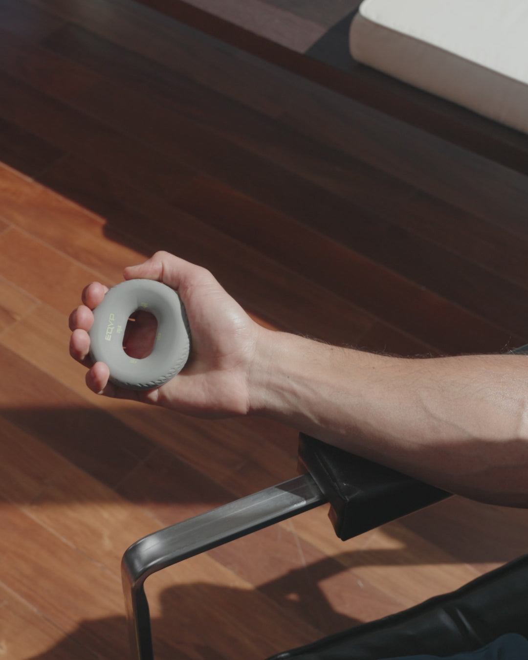 EQYP Gel Donut Grip product demo showing grip texture and fit
